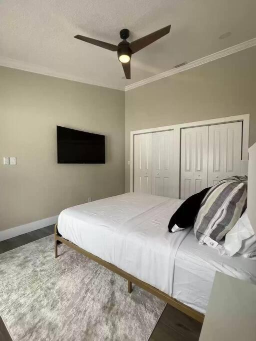 Alluring Luxury Oasis, Modern Comfort & Relaxation Wellington Exterior foto